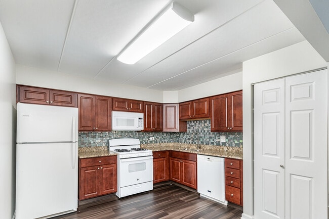 Building Photo - 224 E Bailey Rd