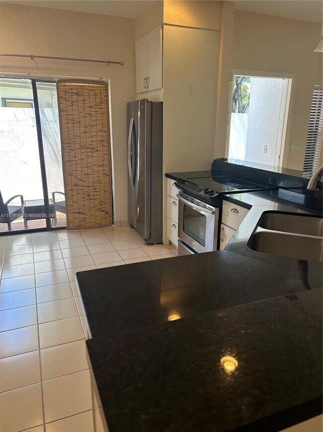Foto del edificio - 701 SW 158th Terrace