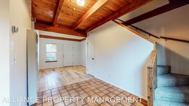 Foto del edificio - 3 br, 2 bath House - 72 Kingston Lane (Way