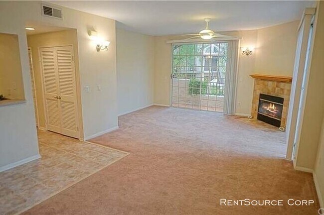 Building Photo - 2 bed, 2 bath Condo in Valencia For Rent!