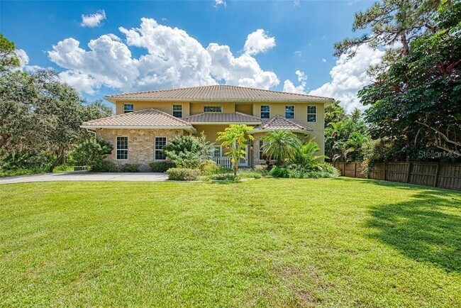 Building Photo - 1648 Bayshore Dr