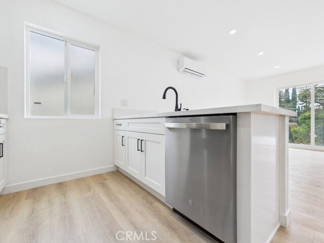 Foto del edificio - 748 Newport Ave