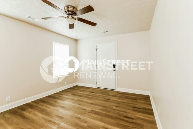 Foto del edificio - 3 Bedroom Pet-Friendly Home in Louisville, KY with Main Street Renewal