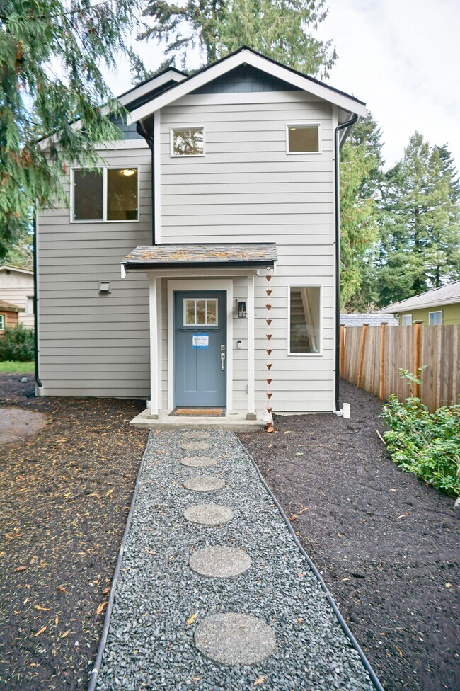 Building Photo - 514 N 138th St