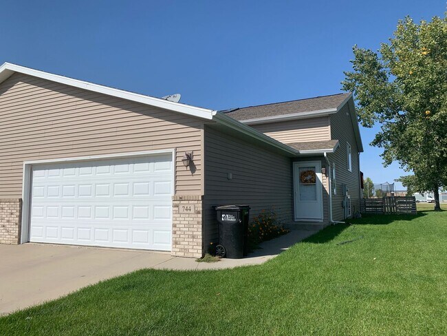 Foto del edificio - 3 Bed, 2 Bath Townhome