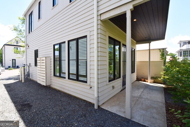Building Photo - 195 Breakspear Ln