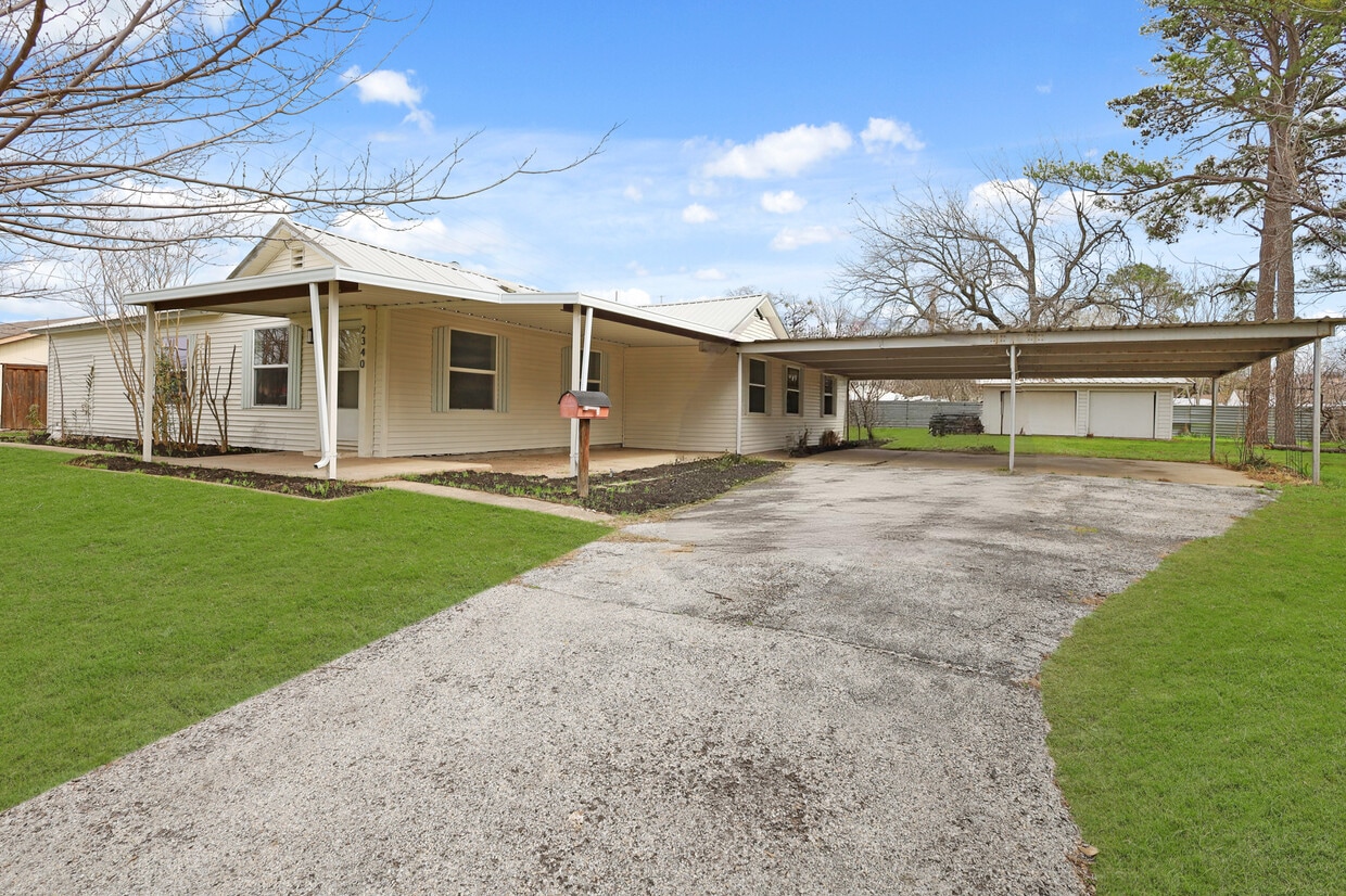 Primary Photo - 2340 Harris Ln