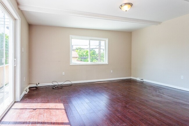 Building Photo - 635 McLain St