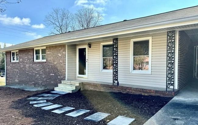 Photo - 3052 Robinson Rd NE House