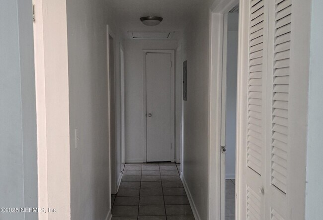 Building Photo - 5839 Sonora Dr W