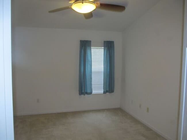 Building Photo - TERRIFIC 3 BDRM TOWNHOUSE FOR RENT IN GATE...