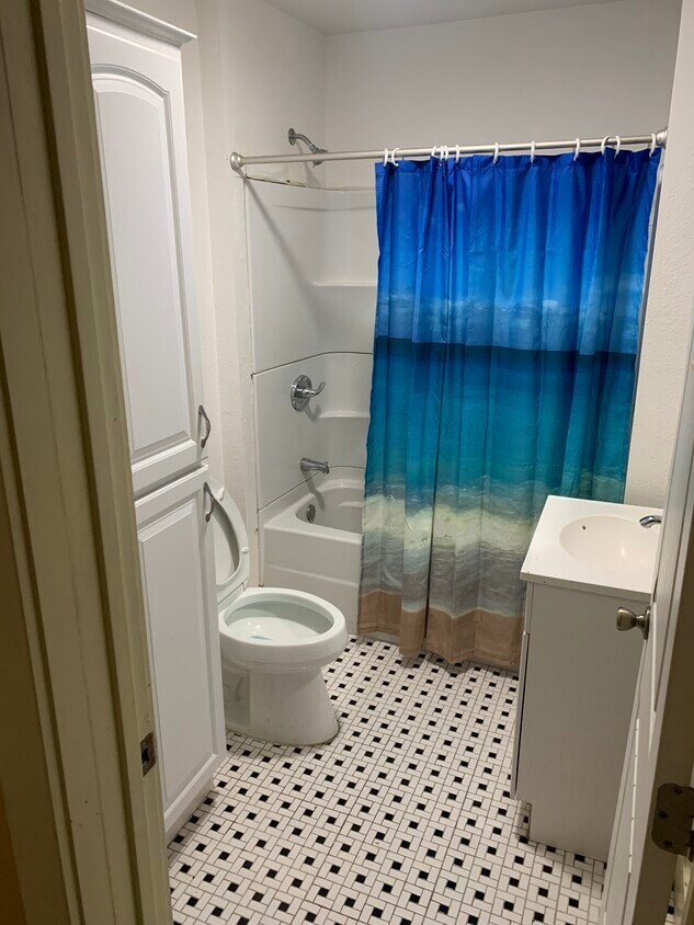 1318 E 19th St Unit 4 all utilities included, Cheyenne, WY 82001