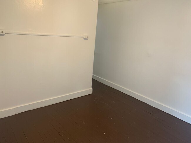 Foto del edificio - York City-4 Bedroom 1 Bath House
