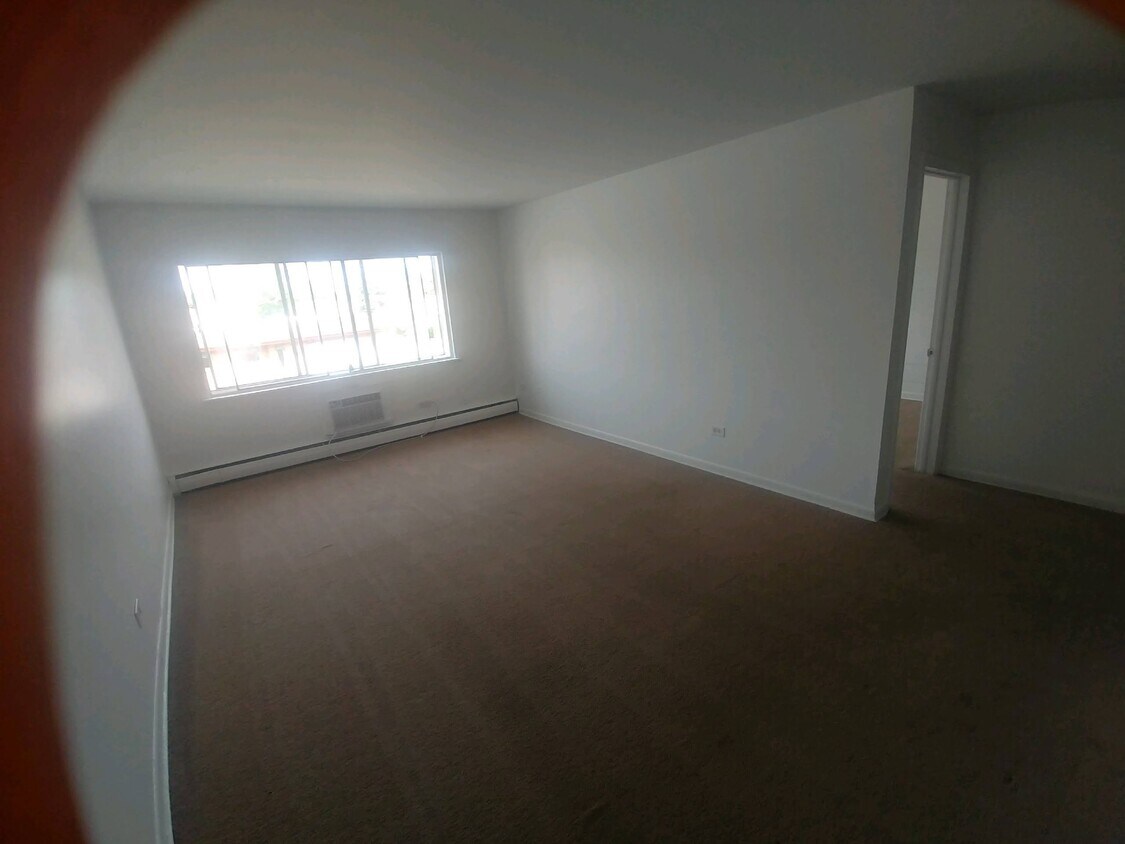 Living Room - 645 N Elmwood Ave
