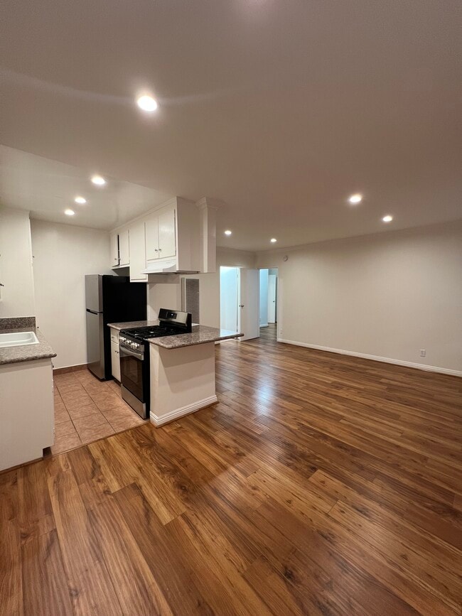 Building Photo - 1616 Armacost Ave