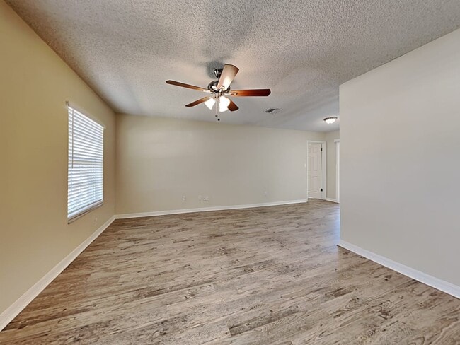 Building Photo - 177 Sandalwood Way
