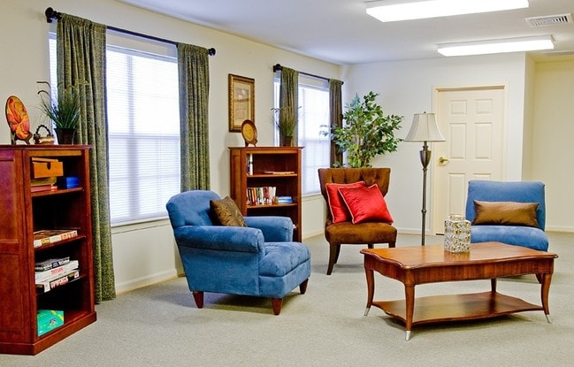 Lounge - Moffett Manor