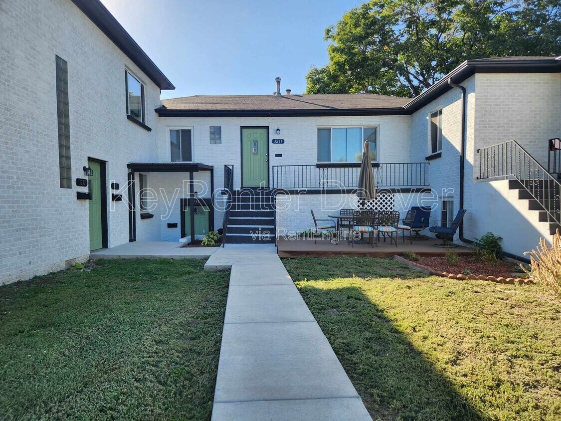 Foto principal - 3249 Steele St