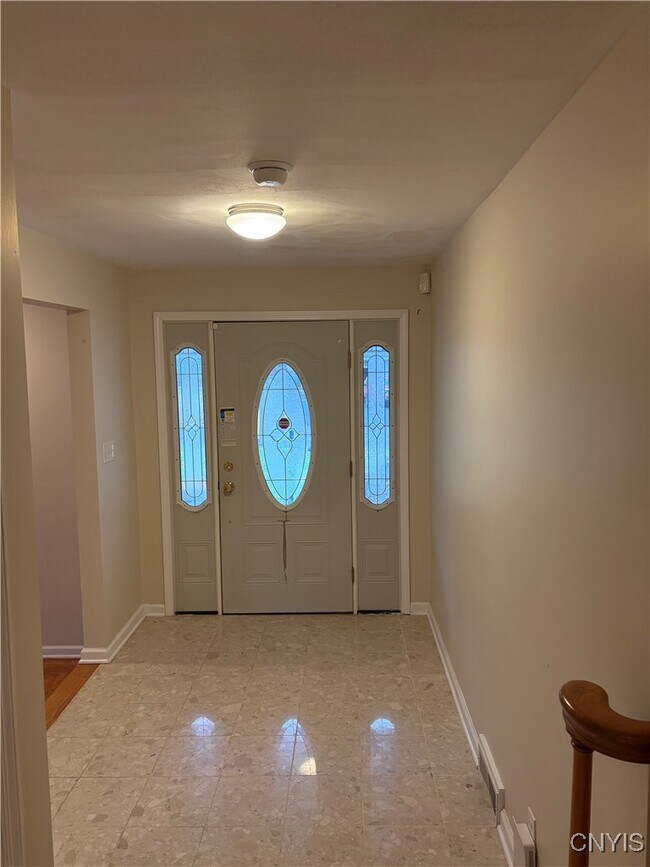 Foto del edificio - 215 Locksley Rd