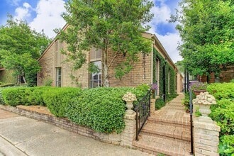 Building Photo - 2711 Essex Terrace