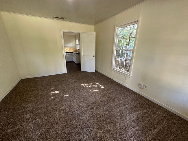 Foto del edificio - Converted Home, 2 beds, 2 baths