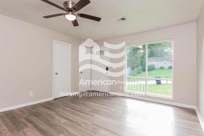 Foto del edificio - 5039 Wellborn Dr