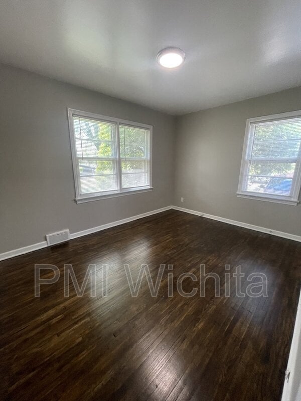 Building Photo - 6147 E Boston St