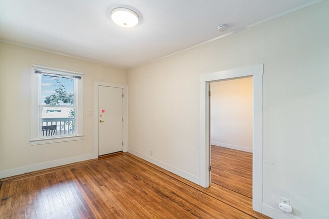 Building Photo - 2811 Encinal Ave