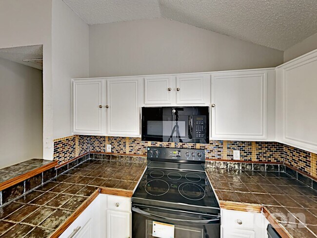 Building Photo - 10525 Flamewood Dr