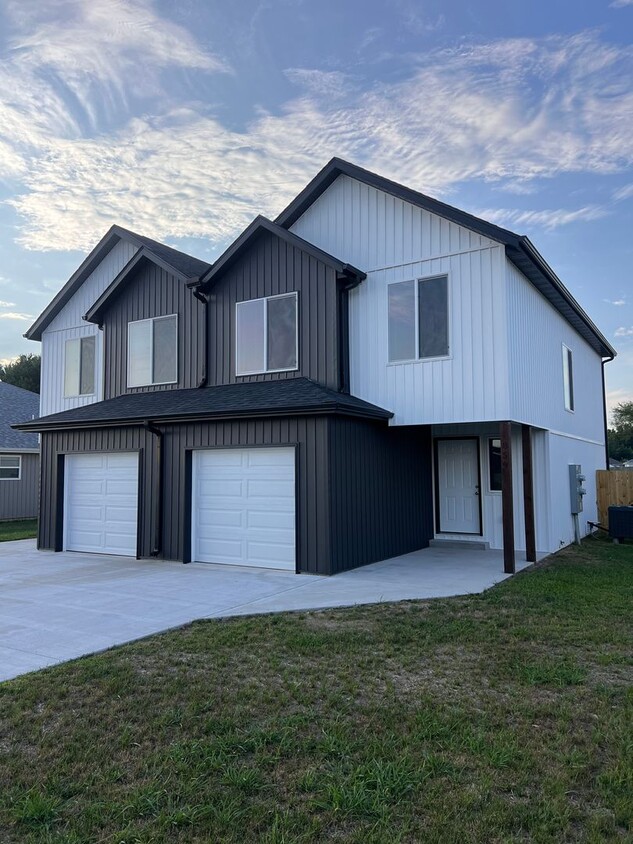 Foto principal - 859/861 W Stewart (Justin&#39;s Duplex)