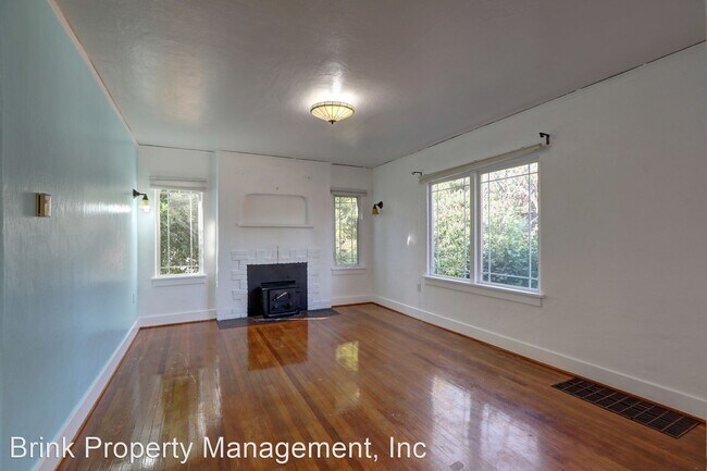 Building Photo - 4 br, 2 bath House - Juneau House 4415 SW ...