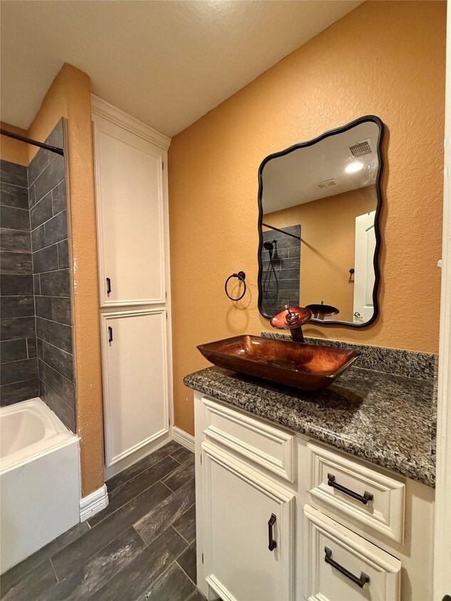 Foto del edificio - 1932 N Avenue H