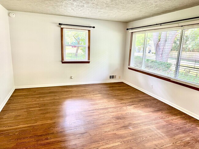 Foto del edificio - 910 Gilbert Ave