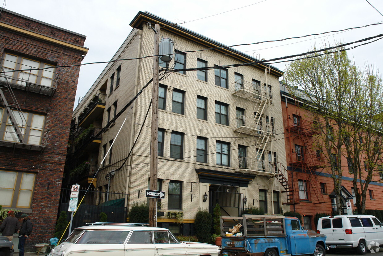 Building Photo - Trinity Plaza Apartments