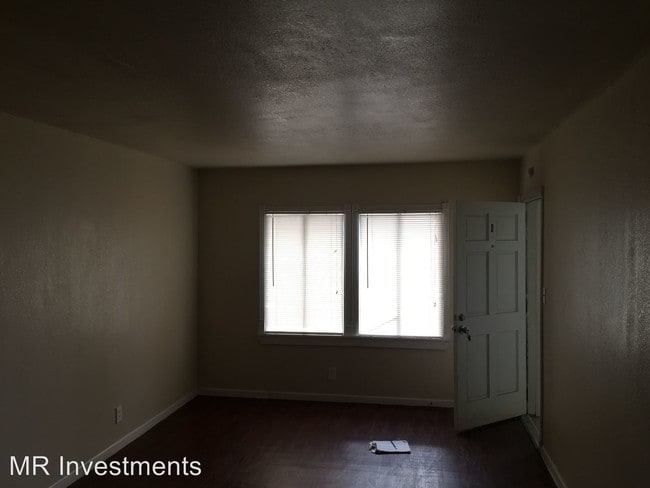 Building Photo - 1398 N Sierra Way