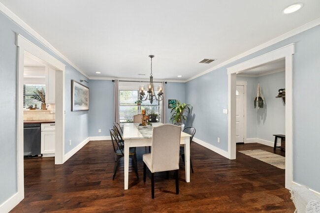 Building Photo - 2710 Colonial Dr