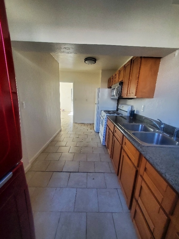 Building Photo - 6208 Fenham St