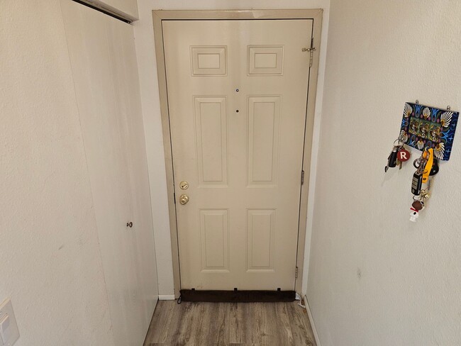 Building Photo - Amenity PACKED Condo for Rent in Tacoma!