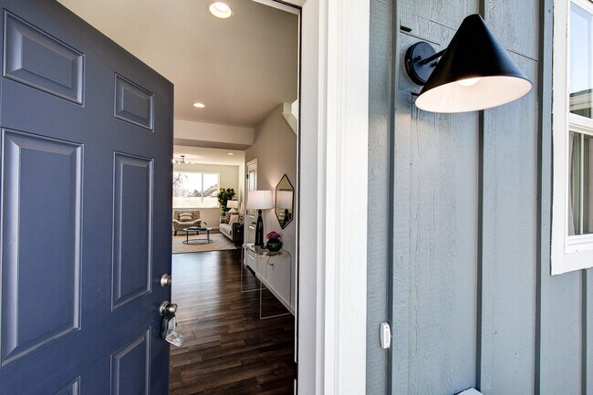 Foto del edificio - Gorgeous 3-Bed 3-Bath Home Near Fossil Cre...
