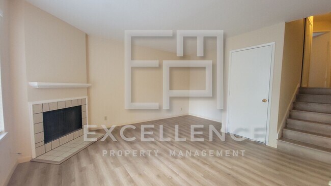 Foto del edificio - 2/2 Townhouse with 1 Car Garage, Washer an...