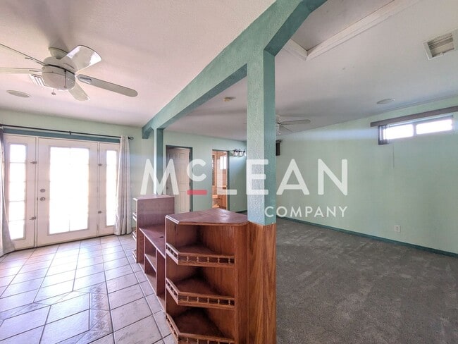 Building Photo - Classic 3 Bedroom 3 Bathroom Home in Palm Desert