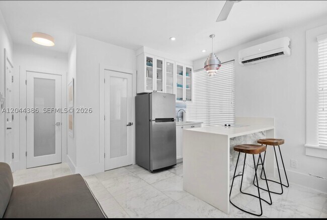 Foto del edificio - 739 2nd St