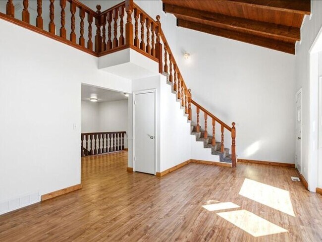 Foto del edificio - Cottonwood Heights 5 bed 3 bath Twin Home