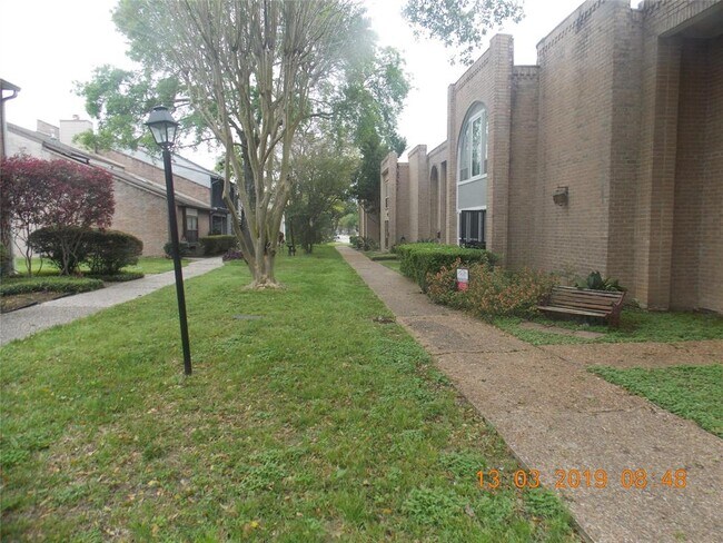 Building Photo - 9411 Bassoon Dr
