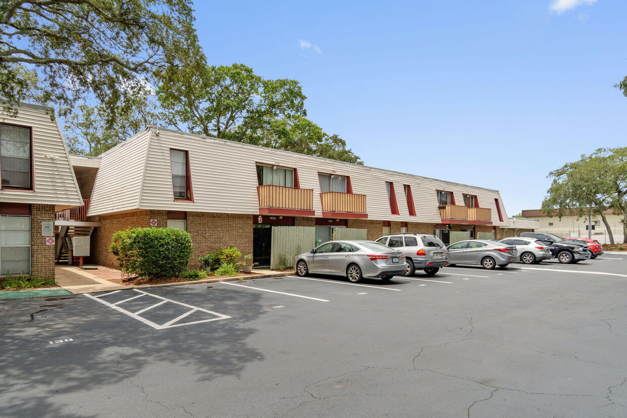 Primary Photo - 210 Pelham Rd