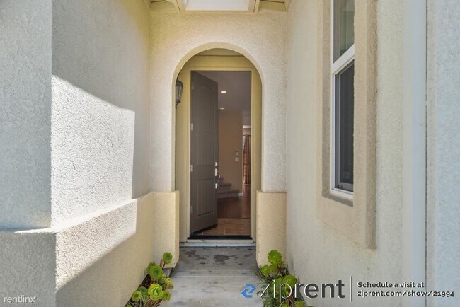 Building Photo - 4 br, 3 bath House - 5307 Salerno Drive, D...
