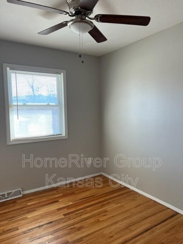 Foto del edificio - 4732 N Bristol Ave