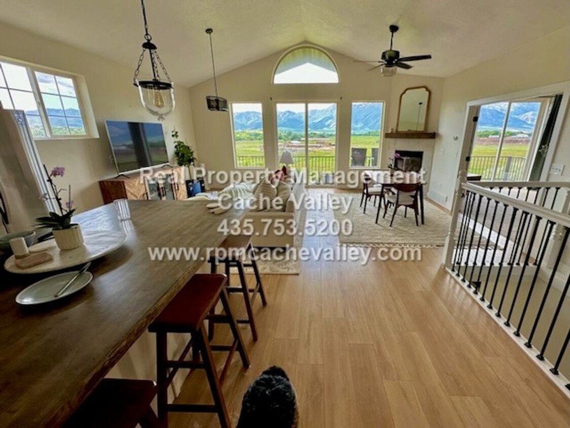 Foto principal - Gorgeous 4 bedroom home with views in Hyrum!