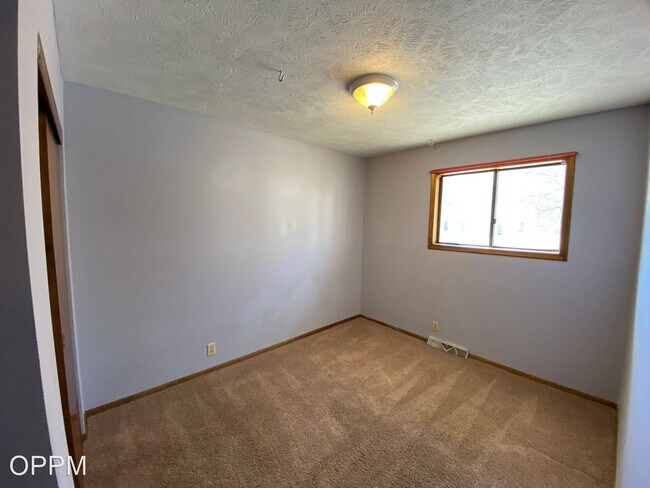 Foto del edificio - 3 br, 1.5 bath House - 8803 S. 143rd St.