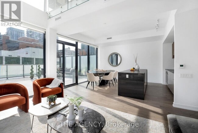 Building Photo - 161 Roehampton Ave